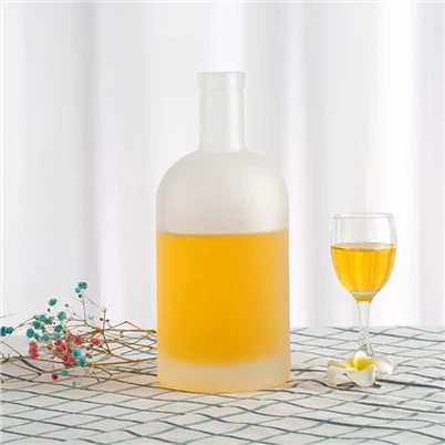 750 ml mattklaasist alkoholipudelid